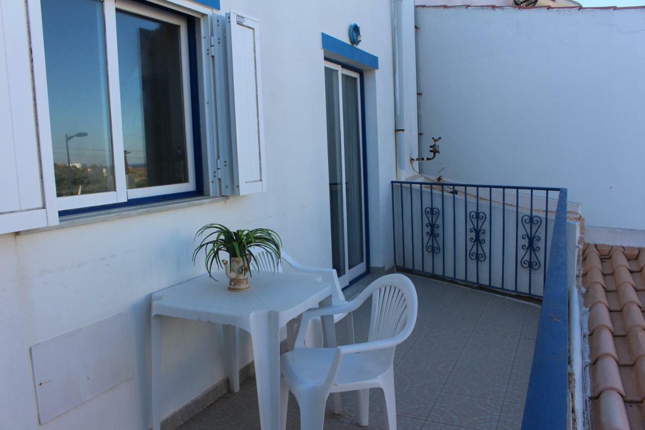 Oceanus Room With Private Kitchen, Bathroom And Terrace 300M From The Beach ساغريش المظهر الخارجي الصورة