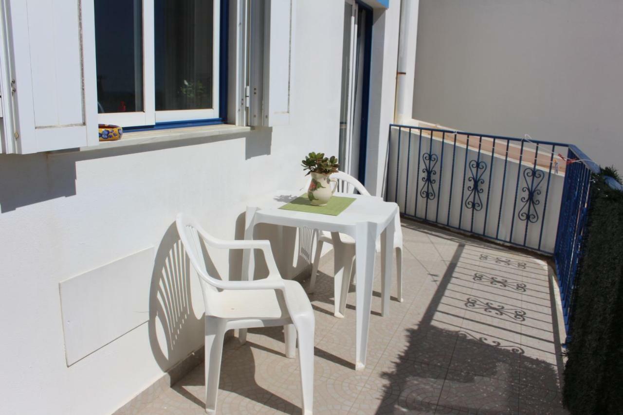 Oceanus Room With Private Kitchen, Bathroom And Terrace 300M From The Beach ساغريش المظهر الخارجي الصورة